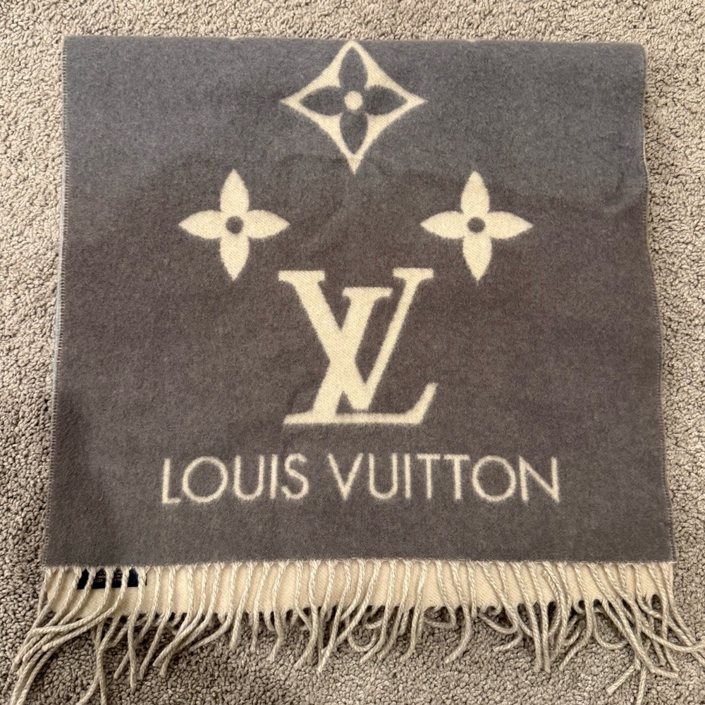 Louis Vuitton Reykjavik Gradient Scarf
